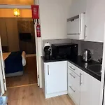 2 Minutes From Drumcondra Station Apartamento