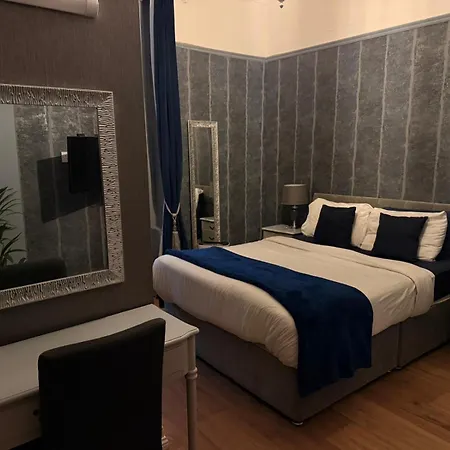 2 Minutes From Drumcondra Station Apartamento *