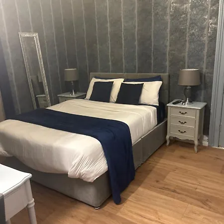 2 Minutes From Drumcondra Station דירה *