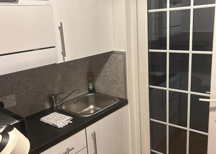 2 Minutes From Drumcondra Station *